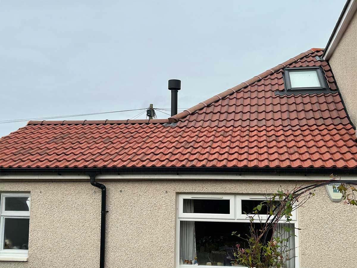 clean-red-tile-roof-gladstone